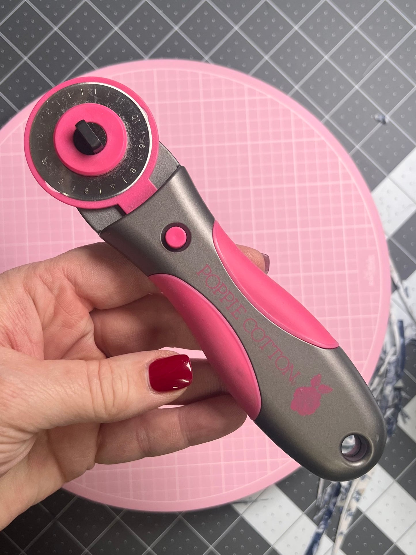 Quilters Select 45mm Rotary Cutter, Poppie Cotton's Limited Edition!