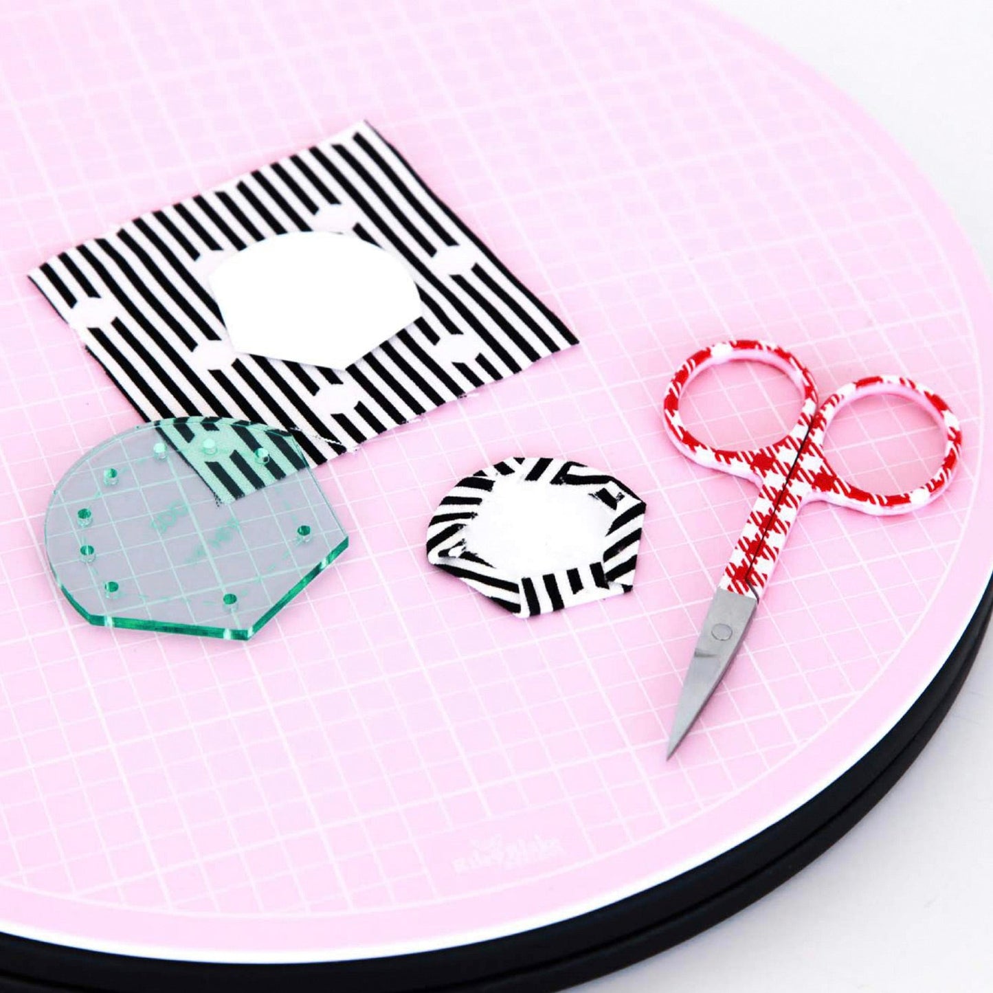 Sue Daley Round Rotating Cutting Mat 10in Pink, STCM-14795